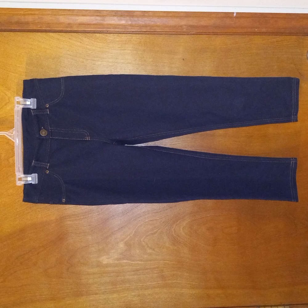 NWOT Bobbie Brooks Capris Ladies size M